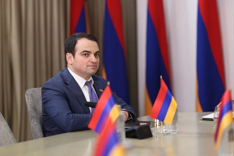 Նարեկ Կարապետյանը Ազգային ժողովում  նախագահի ելույթից հետո հարցրեց՝ «Որտե՞ղ է Հայոց հայրապետը»